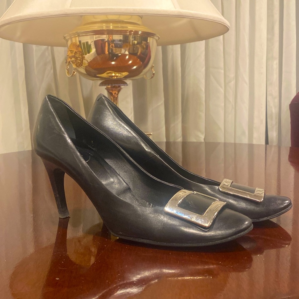 ROGER VIVIER HEELS IN BLACK LEATHER size 41.